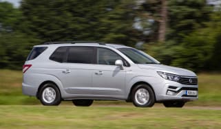 SsangYong Turismo - front action